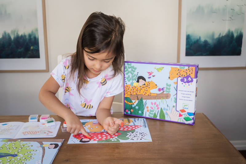 Djeco - Finger Painting. Touch and Paint!